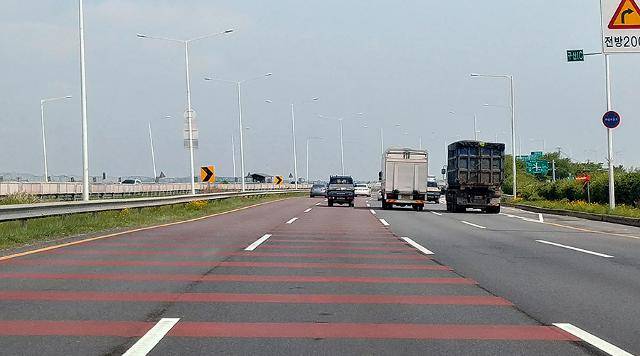 BMW 220d 그란쿠페 자유로 주행