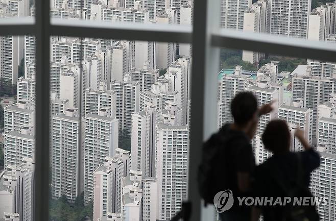 롯데월드타워 전망대에서 바라본 서울 송파구 일대 아파트 (서울=연합뉴스) 임헌정 기자 kane@yna.co.kr