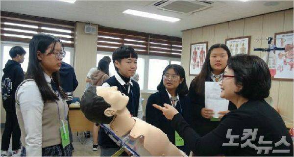 진로체험 중인 중문고등학교 학생들(사진=자료사진)