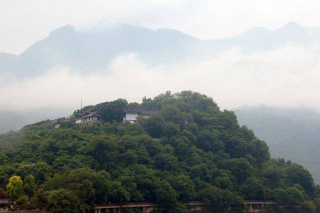 백제산의 백제성. 공손술이 혼란을 틈타 스스로 황제가 된 곳이다.