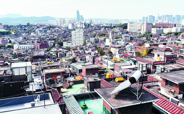 역대 최대의 재개발 사업으로 꼽히는 서울 용산구 한남3재정비촉진구역(한남3구역) 일대 전경. 정부가 개발제한구역(그린벨트)을 보존키로 결정하면서 부동산 공급 대책 대안으로 재건축·재개발 사업의 활성화 방안이 오르내리고 있다. 국민일보DB