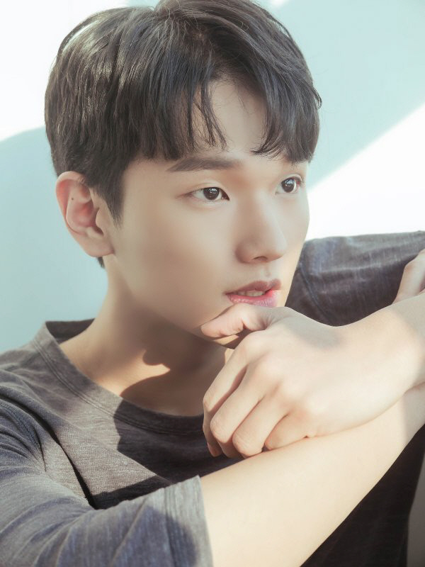 배우 신재휘. 미스틱스토리 제공.
