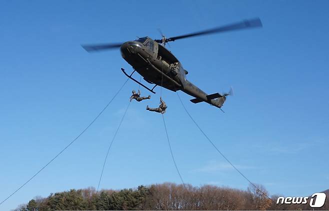 육군 UH-1H 헬기.(국방일보 제공)© 뉴스1