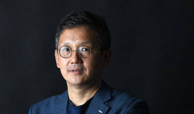 조천호 전 국립기상과학원장은 “기후위기가 눈에 보일 정도가 되면 제어불능, 파국으로 들어간다”며 “위기에 대처할 시간이 10년도 남지 않았다”고 했다. 장마 이야기로 시작한 인터뷰가 식량 위기, 경제산업구조 개편, 불평등과 세대 간 정의의 문제, 정치를 통한 시스템 개혁까지 뻗어나갔다. 권현구 기자