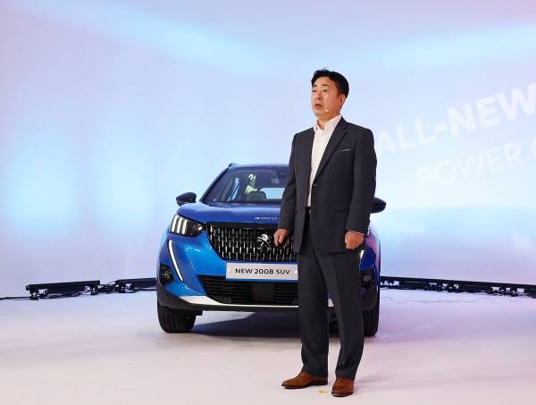 동근태 한불모터스 영업총괄 상무가 “푸조 e-208과 푸조 e-2008 SUV의 1회 충전 주행거리가 각각 200km 중반 수준으로 다소 낮지만 실 주행에선 300km를 충분히 넘는다