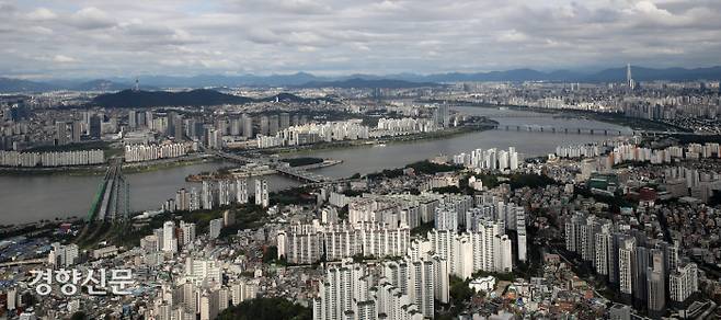 서울 동작구 상공에서 바라본 도심.김창길 기자