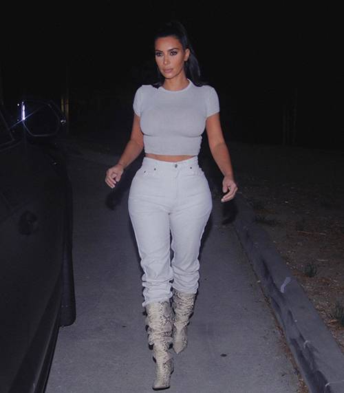 서양인들이 추구하는 허벅지는 굵고 허리는 개미처럼 가는 몸매를 강조하는 미국 유명 연예인 킴카다시안./사진=킴카다시안 인스타그램 캡처