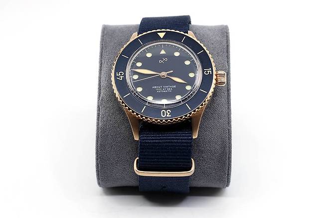 수중에서 시간과 산소량 등을 가늠하기 위한 다이버 시계는 시인성 확보를 위한 요소들이 적용되어 있다.