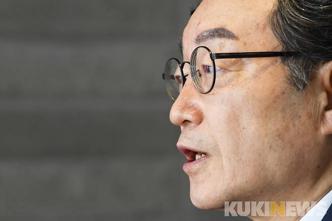 하버드 케네디스쿨 진학을 위한 후원금을 모으기 위해 조 교수는 후원자 맞춤형 전략을 사용하기도 했다.&nbsp;&nbsp;