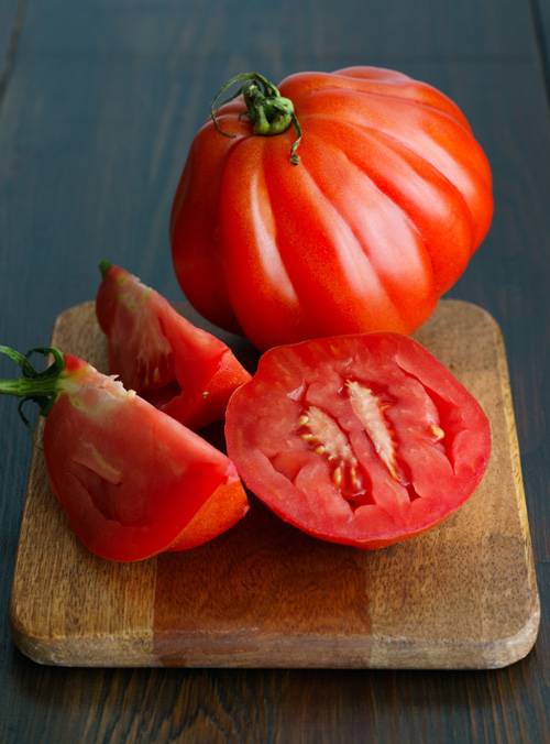 건장한 근육을 가진 것처럼 다부지게 생겨 ‘소의 심장’이라 불리는 토마토. [GettyImage]