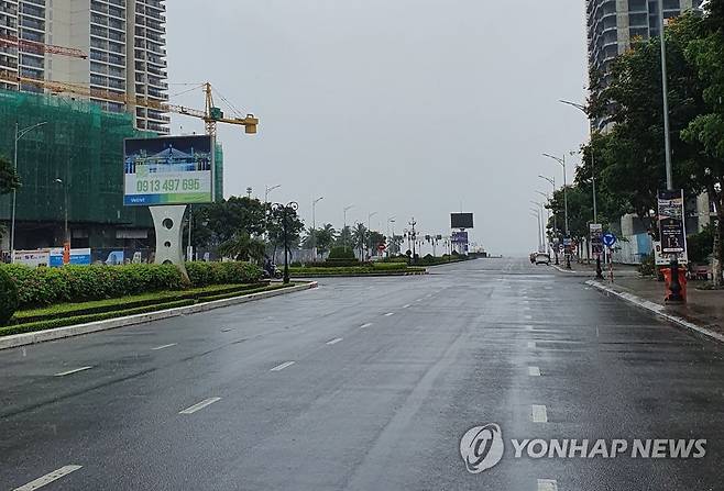 코로나19 봉쇄로 텅 빈 베트남 다낭 시내 도로 [독자 제공=연합뉴스 자료 사진. 재판매 및 DB 금지]