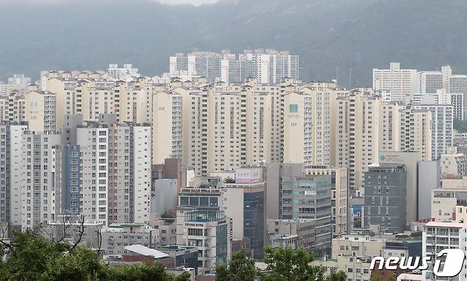 서울 시내의 아파트 단지 모습. 2020.8.2/뉴스1 © News1 임세영 기자