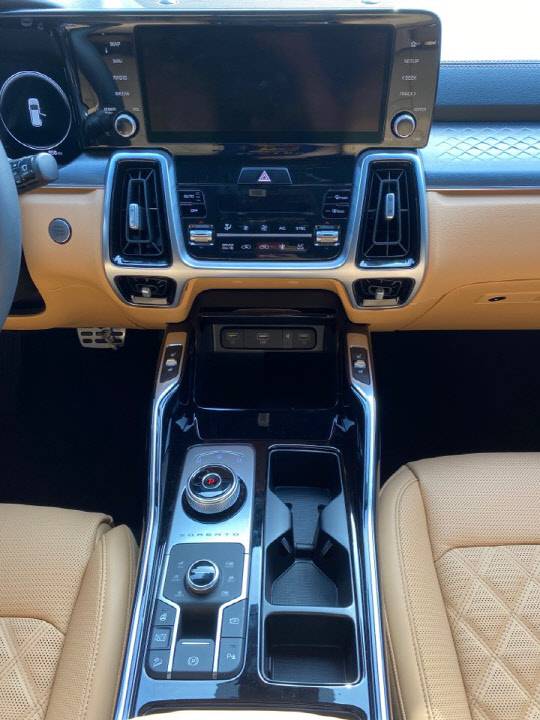 쏘렌토 하이브리드 1열.



장우진 기자