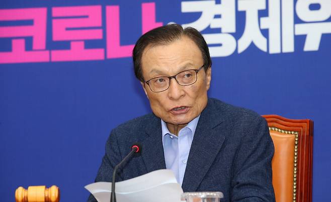 이해찬 더불어민주당 대표가 3일 서울 여의도 국회에서 열린 더불어민주당 최고위원회의에 참석해 당정에 “임대인과 임차인 갈등이 예상되니 신속히 대응해달라”고 당부했다. /사진=뉴시스 장세영 기자