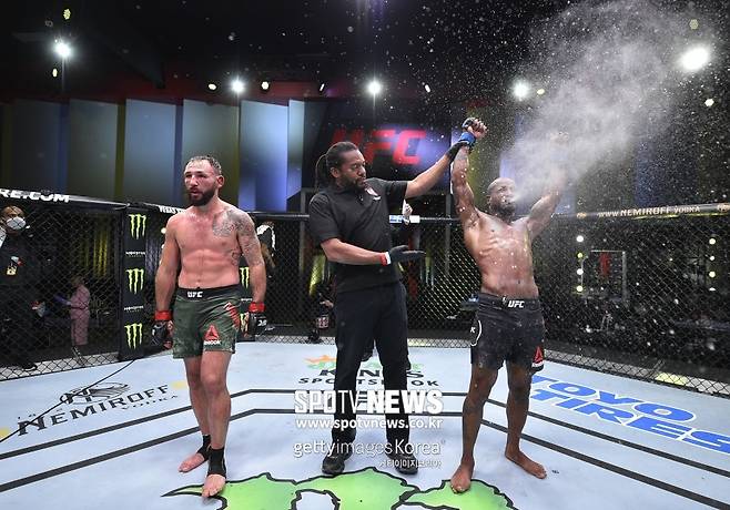 ▲ 바비 그린이 3라운드 종료 3-0으로 랜도 바나타와 2차전을 승리로 장식했다. 1차전은 무승부.