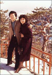 김부겸 전 의원의 아내 이유미씨가 공개한 1982년 김 전의원과의 설악산 신혼여행 사진. /김부겸 전 의원 페이스북