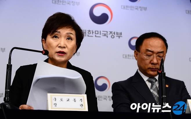 김현미 국토교통부 장관이 4일 오전 정부서울청사에서 열린 서울권역 등 수도권 주택공급 확대방안에 대해 브리핑하고 있다. [사진=조성우 기자]