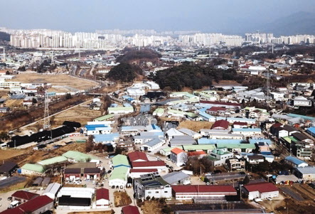 정부의 수도권 주택 공급 확대방안을 통해 서울 도심 내 신규 공급이 크게 늘어나면서 3기 신도시 효과가 반감될 수 있다는 우려가 나온다. 사진은 3기 신도시로 지정된 경기도 하남시 교산동 일대 모습. [연합]