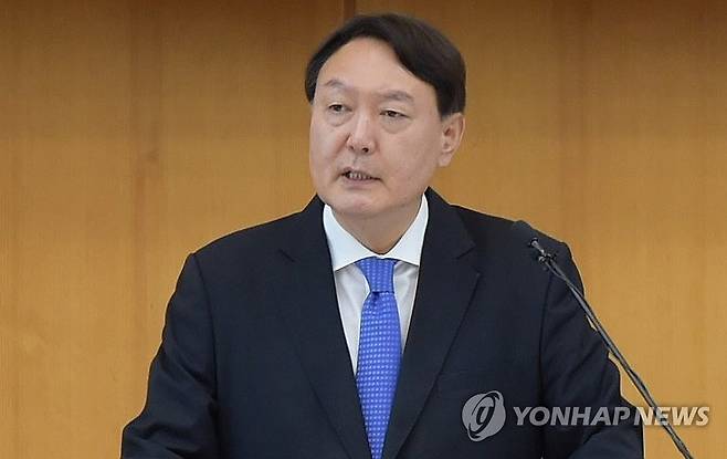 윤석열 "부정부패·권력형 비리 외면말고 당당히 맞서야" 윤석열 검찰총장이 지난 3일 서울 서초구 대검찰청에서 열린 신임검사 신고식에서 발언하고 있다.[대검찰청 제공. 재판매 및 DB금지]