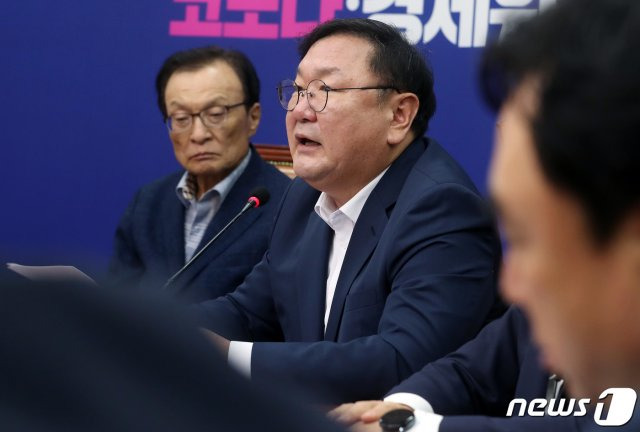 김태년 더불어민주당 원내대표가 5일 오전 서울 국회에서 열린 최고위원회의에서 발언하고 있다. 2020.8.5/뉴스1 © News1