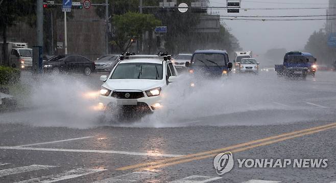폭우가 내리는 광주 도심(자료사진) [연합뉴스 자료사진]