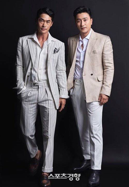 함께 화보를 찍은 배정남(왼쪽)과 안정환. 배정남 SNS