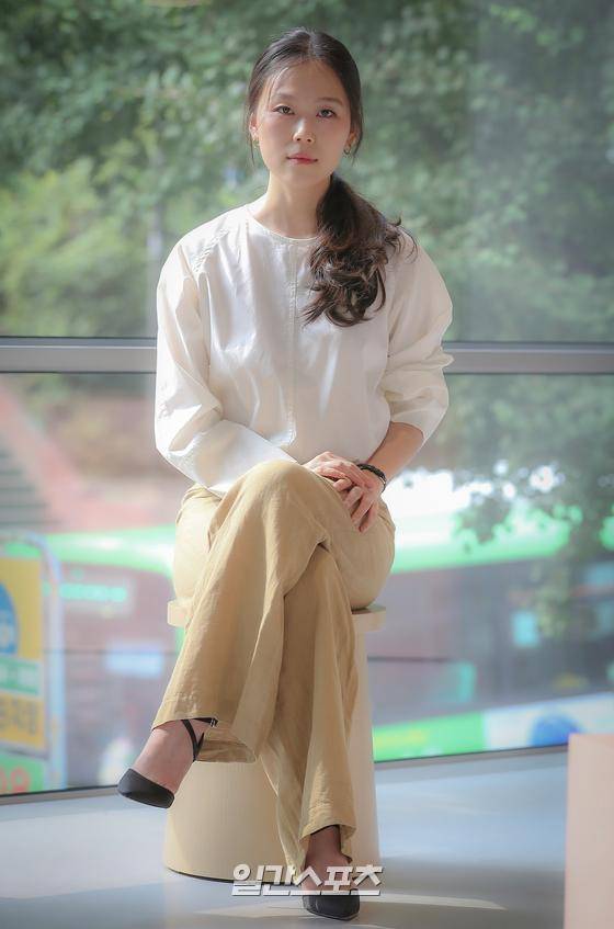 제56회 백상예술대상 영화 부문 여자 조연상을 수상한 배우 김새벽이 17일 오후 서울 마포구 서교동 jtbc play에서 일간스포츠와 취중 인터뷰를 가졌다. 박세완 기자 park.sewan@jtbc.co.kr / 2020.07.17/