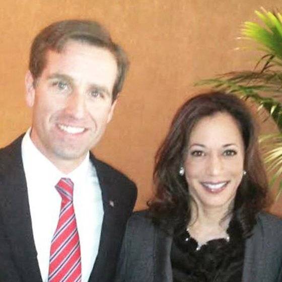 카멀라 해리스 미국 민주당 부통령 후보(오른쪽)와 조 바이든 대통령 후보의 장남인 고(故) 보 바이든 델라웨어주 법무장관. [사진 해리스 트위터]