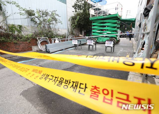 [서울=뉴시스] 박미소 기자 = 신종 코로나바이러스 감염증(코로나19) 확진자가 발생한 서울 성북구 사랑제일교회가 14일 오후 폐쇄되어 있다.2020.08.14. misocamera@newsis.com