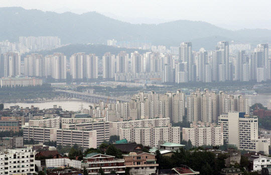 지난 16일 오전 남산에서 본 서울 아파트 단지 모습.



연합뉴스