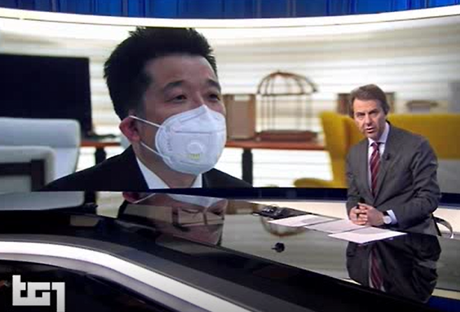 - 외신과 인터뷰에 나선 박현 교수 인터뷰 영상 캡처 사진페이스북페이지 부산 47 facebook.com/Busan47