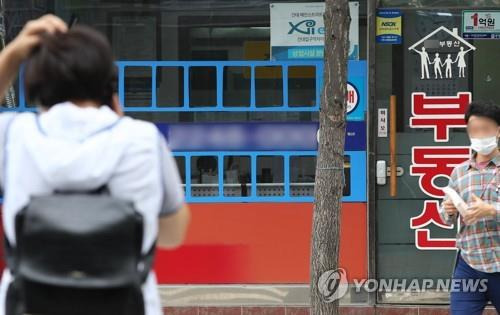 부동산 허위매물 올리면 과태료 500만원 8월 21일 서울 시내 한 부동산의 모습 [연합뉴스 자료사진]
