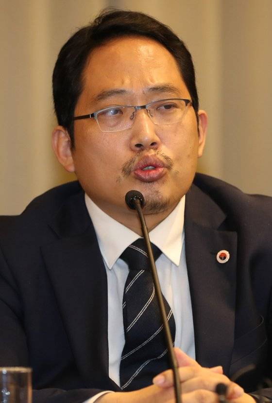 지난 19일 오후 서울 중구 코리아나호텔에서 열린 보건복지부-대한의사협회 긴급 간담회에서 최대집 대한의사협회장이 모두발언을 하고 있다. 사진공동취재단