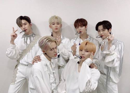 원어스가 잘생김을 자랑했다. 사진=원어스 공식 트위터