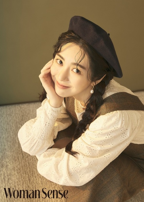 AOA 출신 배우 권민아의 화보가 공개됐다. 사진=우먼센스