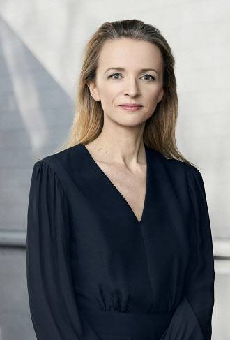 델핀 아르노(사진=루이비통 공식 홈페이지)