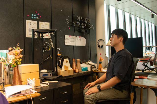 아몬드 스튜디오의 대표 조수아(34)씨는 지난 2017년 세운-대림 상가 내 청년창업지원센터인 '세운메이커스큐브'에 입주했다. 을지로 도심 제조업 지대와 가깝다는 입지조건이 가장 큰 영향을 미쳤다.