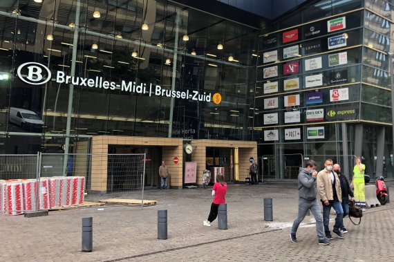 유로존 예금이 급증하고 있다고 ECB가 27일(현지시간) 밝혔다. 사진은 지난 6월 10일 유로 회원국인 벨기에 브뤼셀의 한가한 기차역. 로이터뉴스1