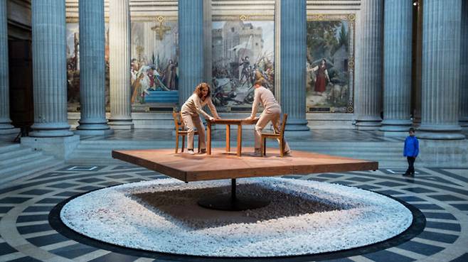 요안 부르주아 위대한 유령(사진=LG아트센터 블로그)