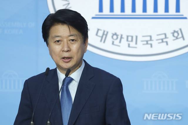[서울=뉴시스] 최동준 기자 = 노웅래 더불어민주당 의원이 20일 서울 여의도 국회 소통관에서 최고위원 경선 출마를 선언하고 있다. 2020.07.20. photocdj@newsis.com
