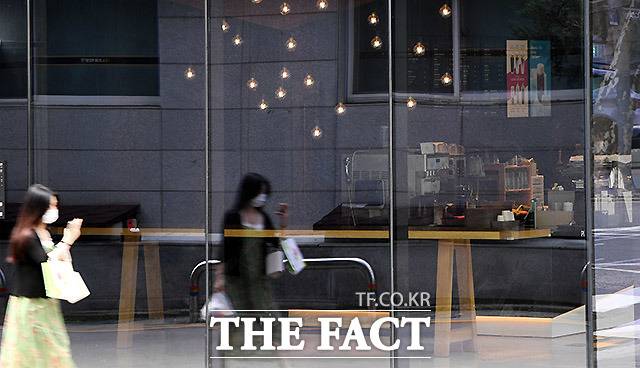 커피전문점은 한산한 모습, 포장·배달 주문만 허용