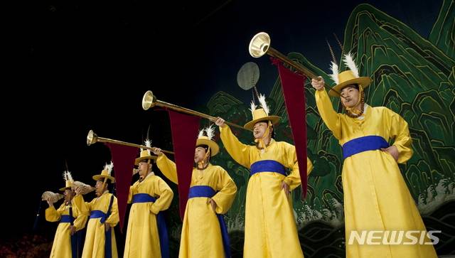 [서울=뉴시스]국립국악원 정악단 대취타 연주 모습(사진=국립국악원 제공)2020.07.28 photo@newsis.com