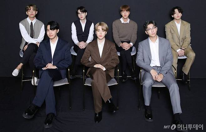그룹 방탄소년단(BTS)이 2일 오전 생중계로 진행된 'Dynamite' 온라인 글로벌 미디어데이에서 포즈를 취하고 있다. /사진제공=빅히트엔터테인먼트