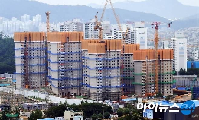 서울 내 건설 중인 아파트 전경. [사진=정소희 기자]