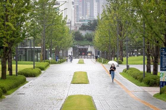 2일 서울 서대문구 연세대학교 신촌캠퍼스가 비대면 수업이 이어지며 개강에도 불구하고 한산하다. 위 사진은 기사 내용과 무관. 뉴스1