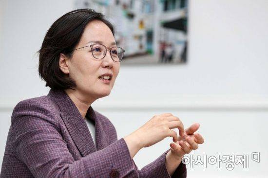 김현아 미래통합당 비상대책위원이 2일 경기 고양 다시작도시연구소에서 인터뷰 하고 있다./고양=강진형 기자aymsdream@