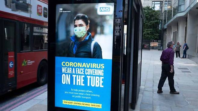 영국에서는 대중교통 이용 시 마스크 착용이 의무다