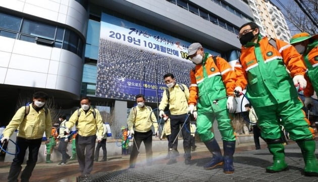 대구시 남구 대명동 신천지 대구교회 앞 [사진=연합뉴스]