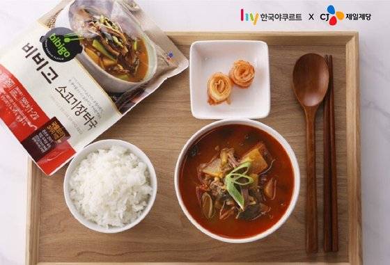 한국야쿠르트가 CJ제일제당과 손잡고 비비고 제품을 온라인몰 하이프레시를 통해 판매한다고 14일 밝혔다. 사진 한국야쿠르트