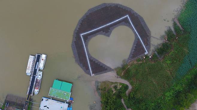 의암호에 홀로 남은 하트섬